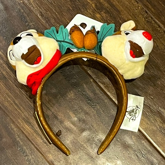 ✨ Disney Parks Loungefly Chip n Dale Fort Wilderness Minnie Mickey Ears ✨ NWT - Picture 1 of 10